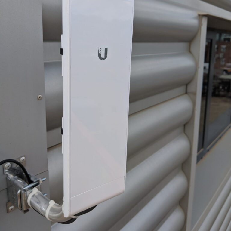 wireless network data datacentre installers london hertfordshire south east essex kent